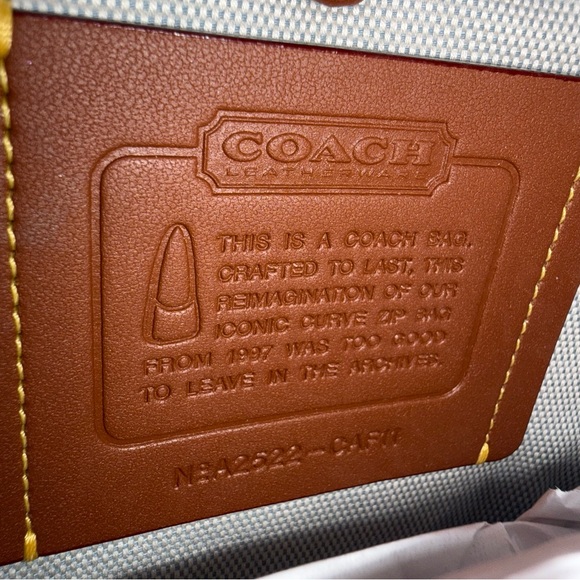 Coach Curve Zip in Light Blue NWT - Picture 9 of 10